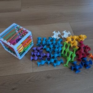 Fat Brain Innybin And Squigz Set